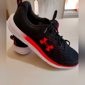 Under Armour Men’s Athletic Sneakers Size 14 – Black & Fluorescent red ( NEW )